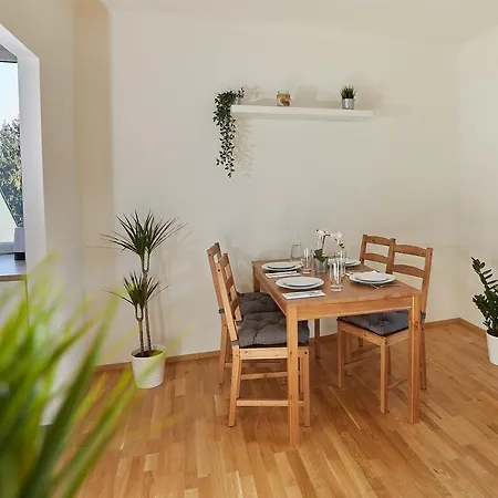 Apartment Helle Und Gemuetliche In Zentraler Lage